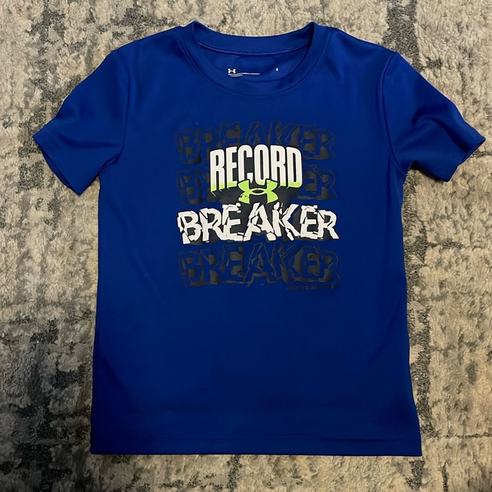 Boys under armour top size 5
